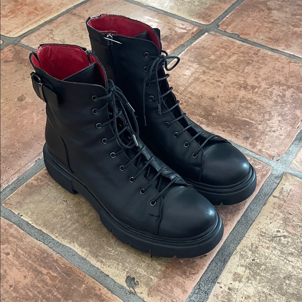 Saint + Sofia Size 42 Black Leather Lace-Up Combat Moto Boots with Red Interior